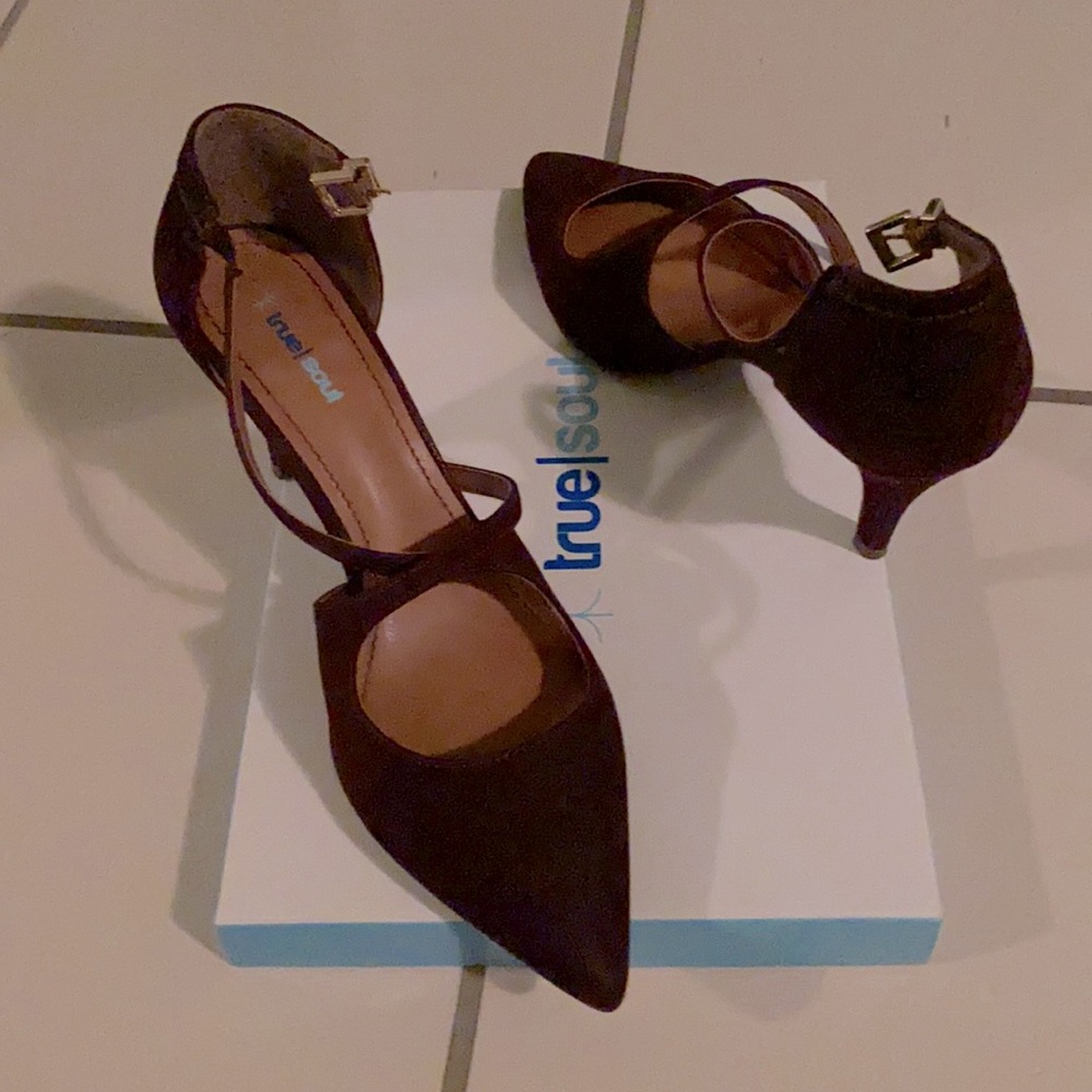 Pair of shoes. Brand: true soul. Color: wine